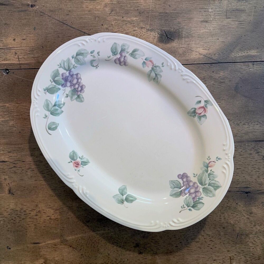Vintage Pfaltzgraff Grapevine Large 14.5" Oval Serving Platter - USA!